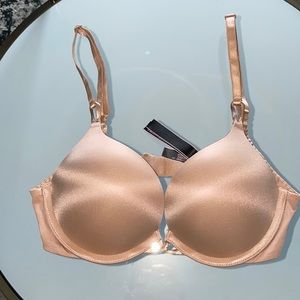 Victoria’s Secret bombshell plunge bra